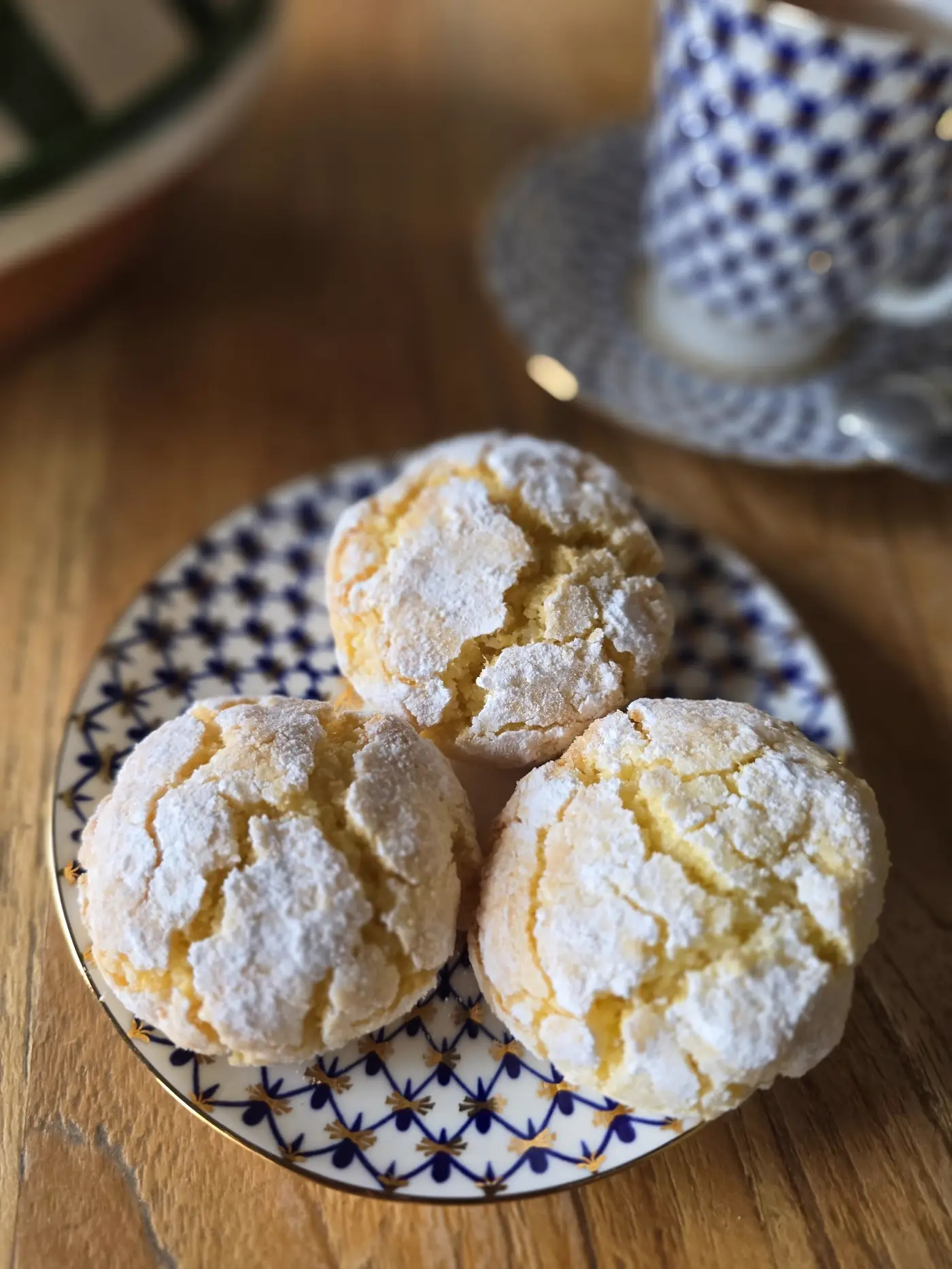 Ghriba au citron et sucre glace servies avec le thé